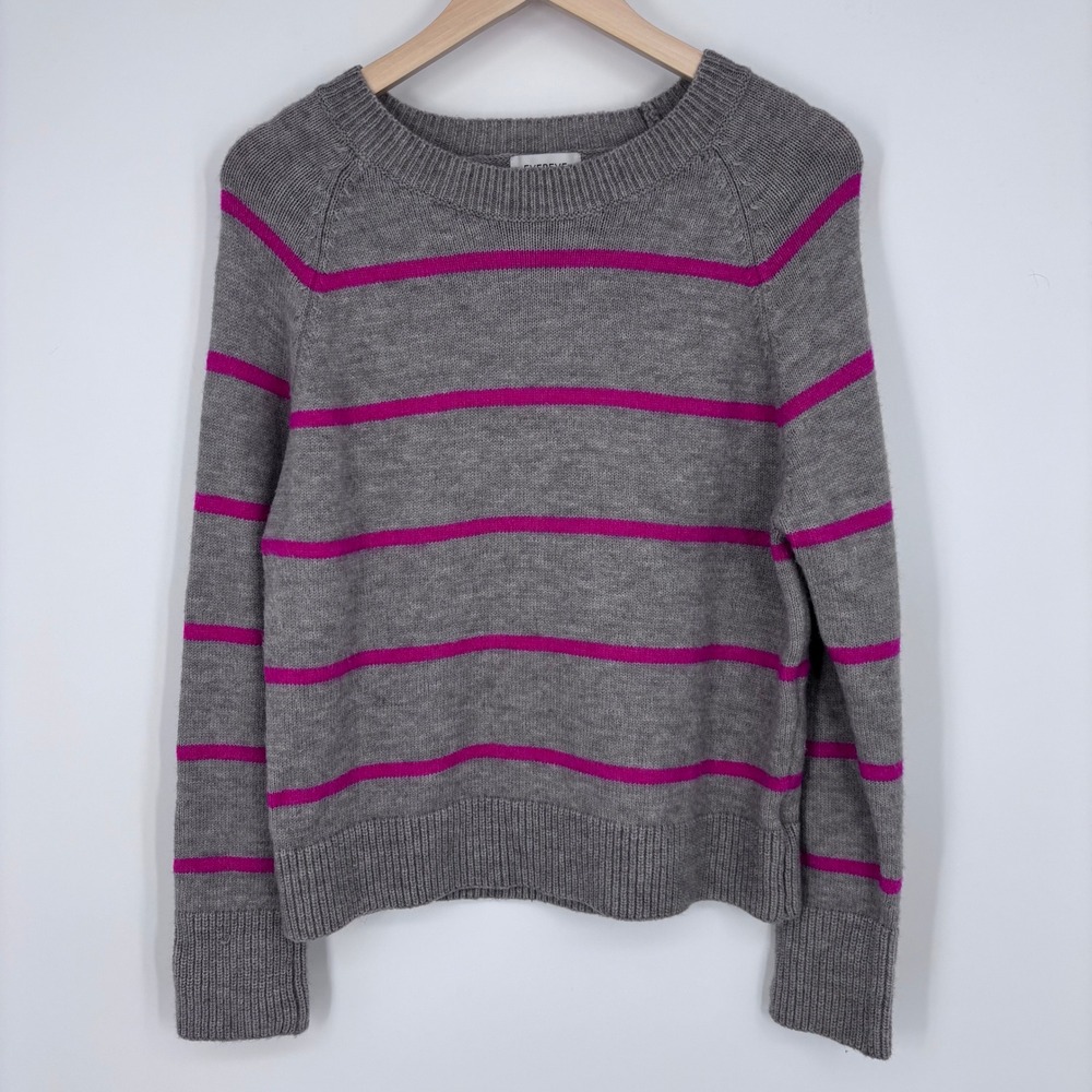 EVEREVE Gray Pink Striped Crewneck Raglan Pullover Sweater Womens Size S Small